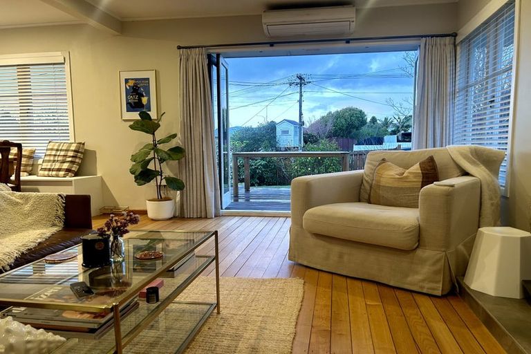 Photo of property in 3 Alma Street, Te Atatu South, Auckland, 0610