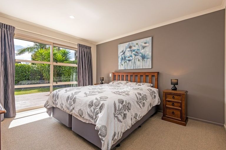 Photo of property in 6 Orlando Way, Kelvin Grove, Palmerston North, 4414
