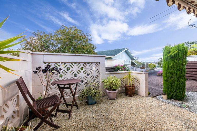 Photo of property in 2/142 Halsey Drive, Lynfield, Auckland, 1042