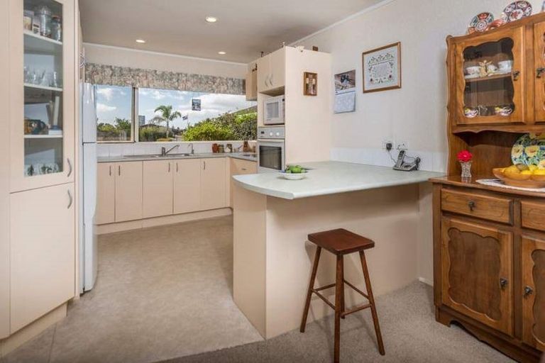 Photo of property in 63 Lakeside Drive, Orewa, 0931