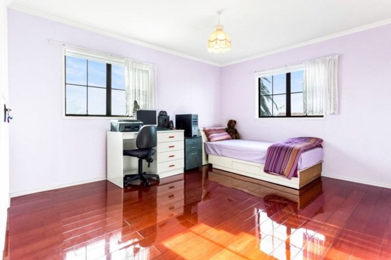 Photo of property in 14 Renoir Street, West Harbour, Auckland, 0618
