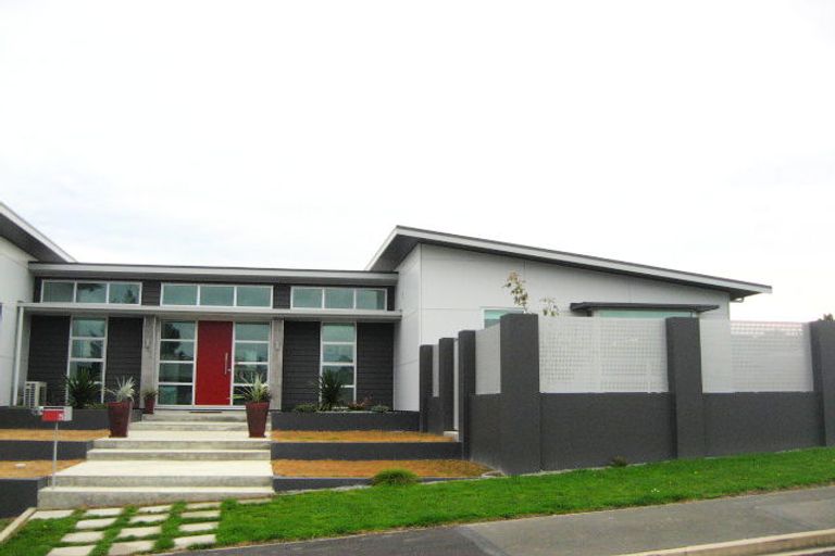 Photo of property in 35 Sunninghurst Drive, Fairfield, Dunedin, 9018