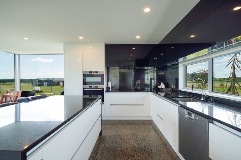 Photo of property in 89 Sunrise Drive, Seaward Bush, Invercargill, 9812