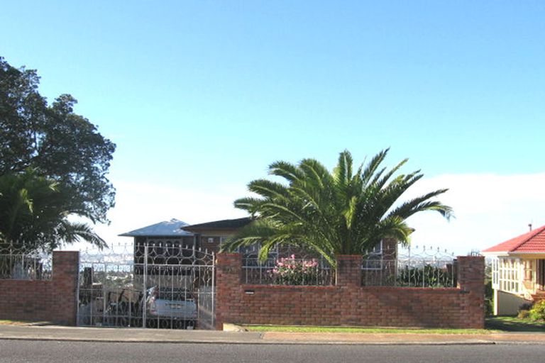 Photo of property in 103 Pupuke Road, Northcote, Auckland, 0627