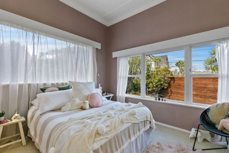 Photo of property in 198 Karori Road, Karori, Wellington, 6012