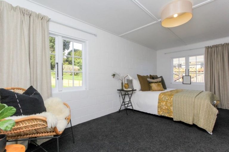 Photo of property in 43 Cumberland Street, Merrilands, New Plymouth, 4312