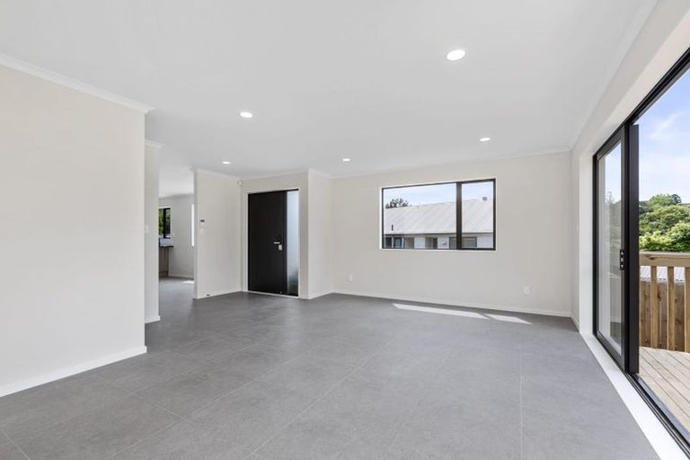 Photo of property in 10c Neilon Place, Northcross, Auckland, 0632