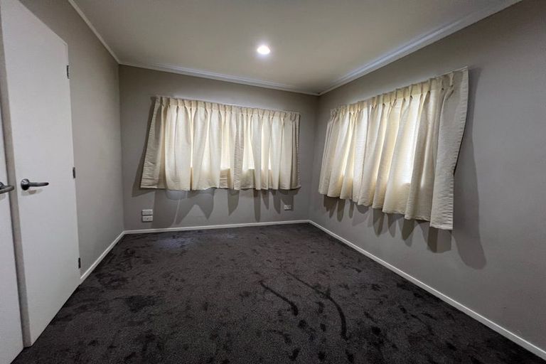 Photo of property in 19 Lynwood Road, New Lynn, Auckland, 0600