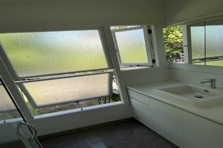 Photo of property in 17a Monument Road, Clevedon, 2582