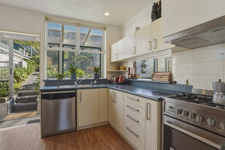 Photo of property in 11 Monowai Road, Ravensbourne, Dunedin, 9022