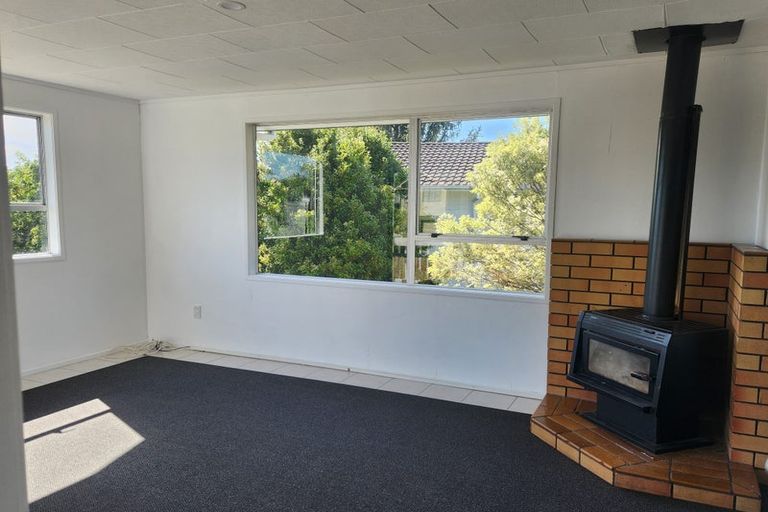 Photo of property in 18 Foyle Place, Glendene, Auckland, 0602