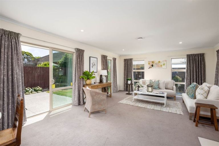 Photo of property in 6a Sunningvale Lane, Ilam, Christchurch, 8053