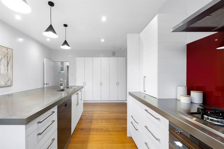 Photo of property in 187 Centaurus Road, Saint Martins, Christchurch, 8022