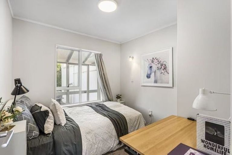 Photo of property in 22 Cairnbrae Court, Northcross, Auckland, 0632