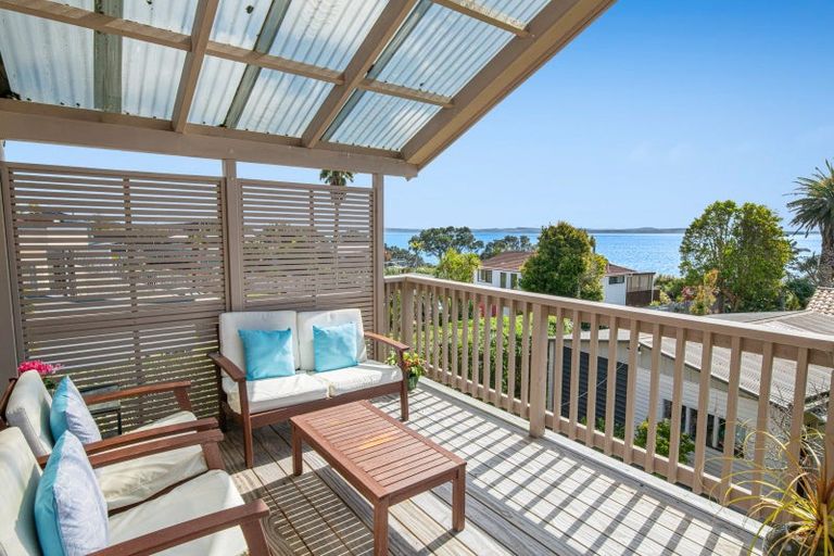 Photo of property in 124 Pacific Parade, Army Bay, Whangaparaoa, 0930