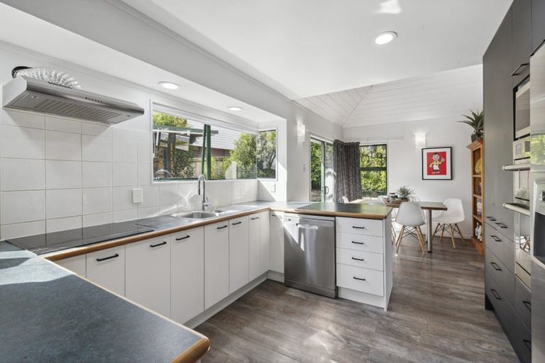 Photo of property in 906a East Coast Road, Northcross, Auckland, 0630