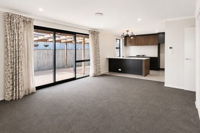 Photo of property in 30 Waituarua Drive, Takanini, 2112