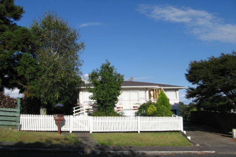 Photo of property in 26 Lantana Road, Green Bay, Auckland, 0604