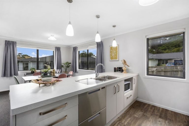 Photo of property in 8 Hull Place, Whitby, Porirua, 5024