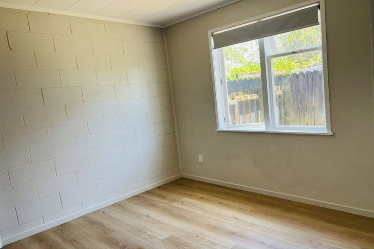 Photo of property in 8 Ranui Station Road, Ranui, Auckland, 0612