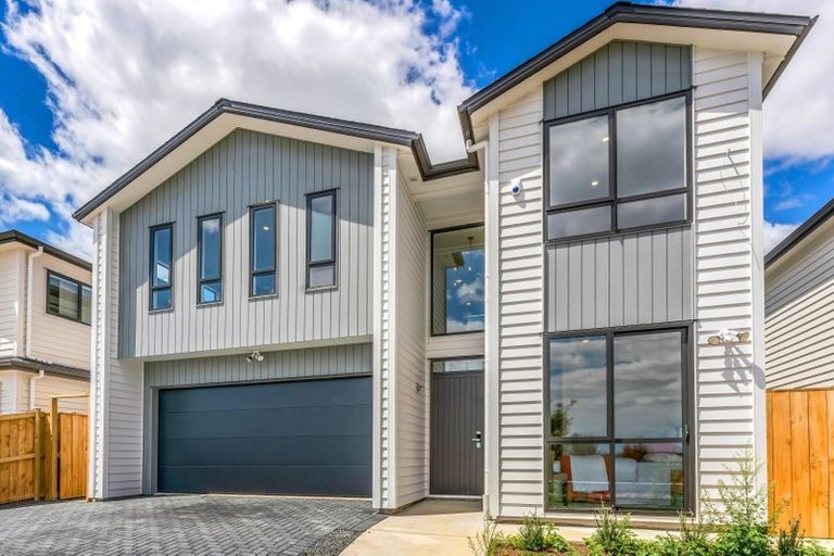 Photo of property in 28 Matahae Drive, Flat Bush, Auckland, 2019