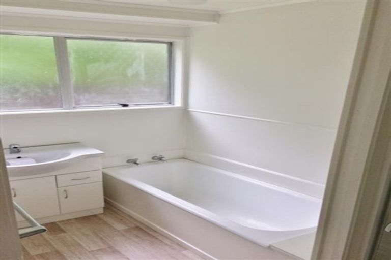 Photo of property in 344 Roscommon Road, Clendon Park, Auckland, 2103