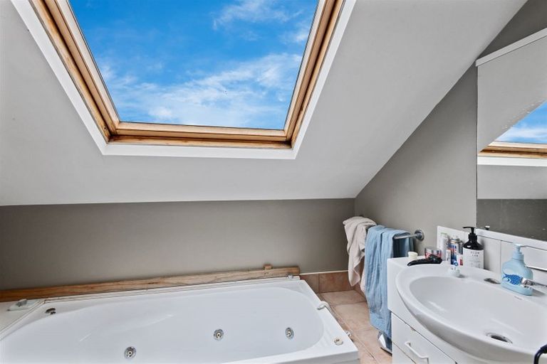 Photo of property in 1/19 Hills Road, Edgeware, Christchurch, 8013