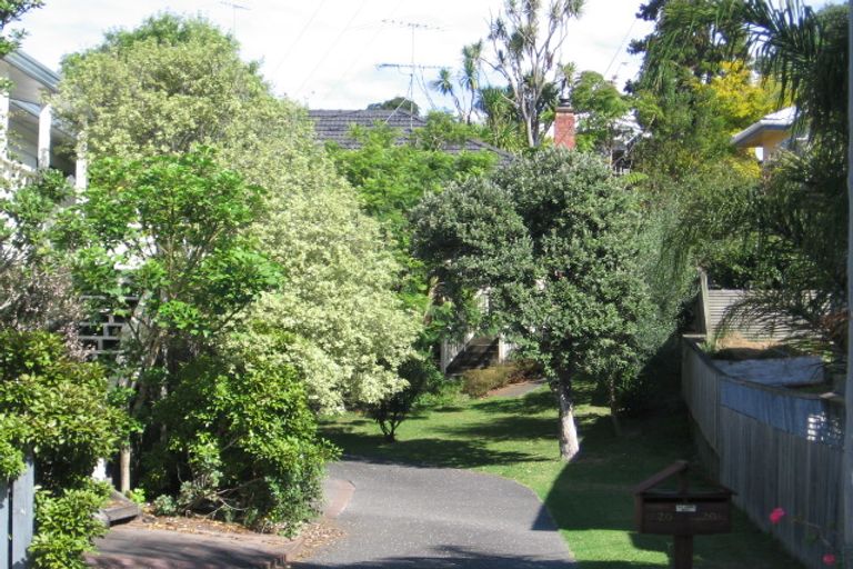 Photo of property in 1/20 Sandown Road, Rothesay Bay, Auckland, 0630