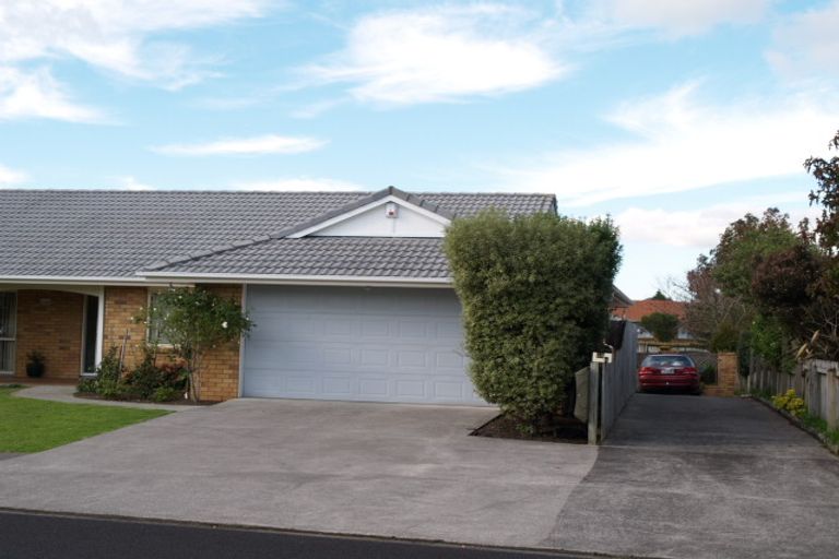 Photo of property in 2/15 Pajaro Place, Golflands, Auckland, 2013