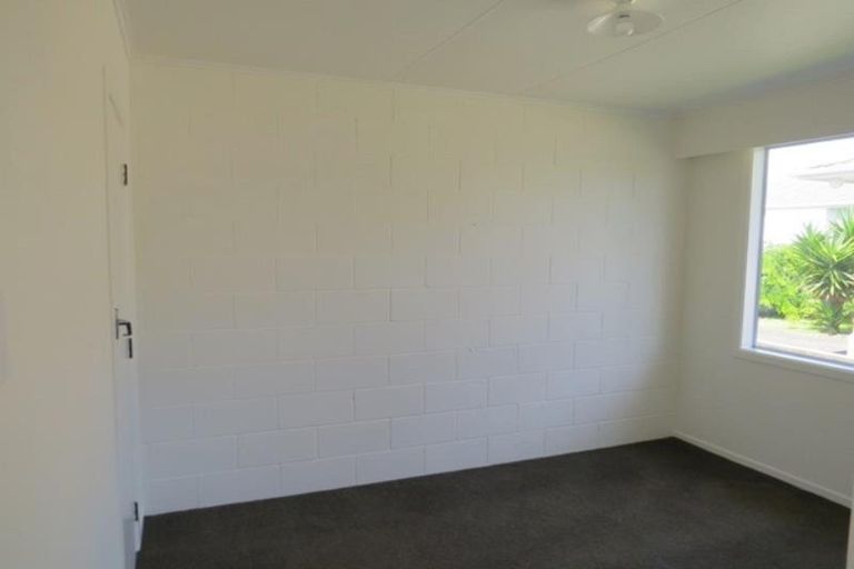 Photo of property in 8 Simons Street, Moturoa, New Plymouth, 4310