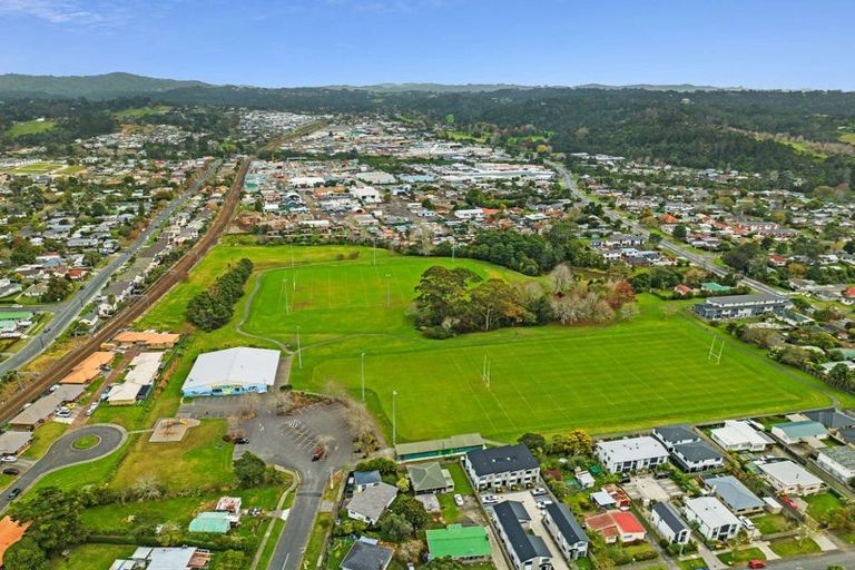 Photo of property in 15c Arney Road, Ranui, Auckland, 0612