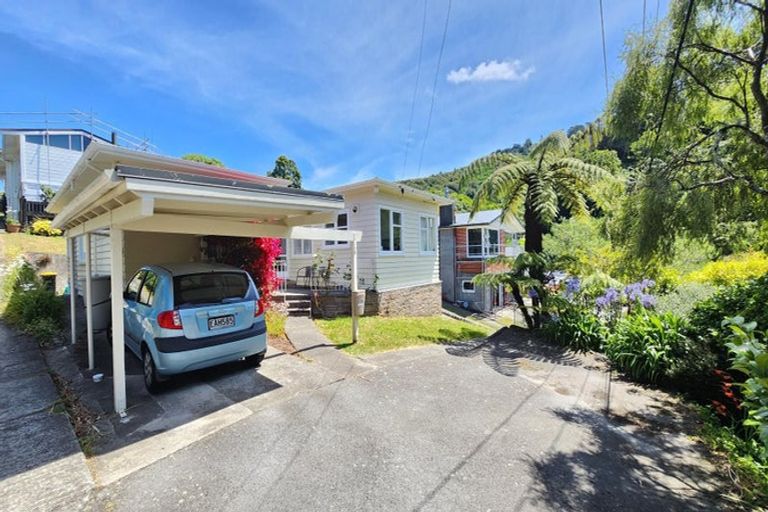 Photo of property in 31 Woodmancote Road, Khandallah, Wellington, 6035