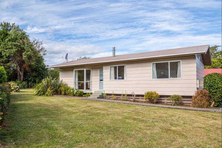 Photo of property in 8 Kowhai Grove, Featherston, 5710