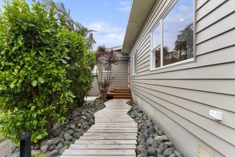 Photo of property in 64 Beach Haven Road, Beach Haven, Auckland, 0626