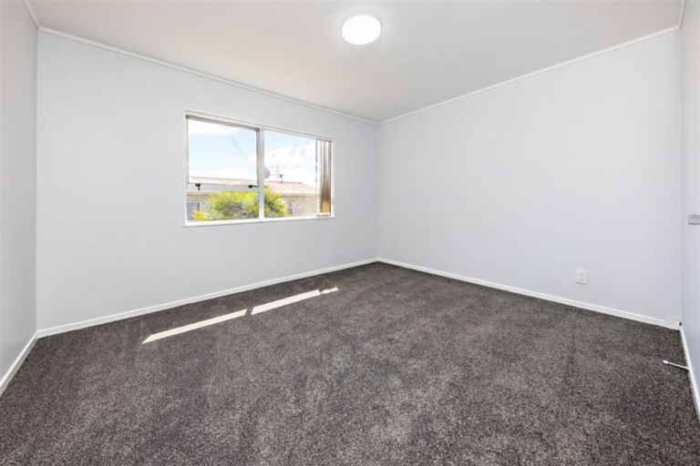 Photo of property in 2/20 Darnell Crescent, Clover Park, Auckland, 2019