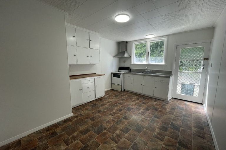 Photo of property in 115-117 Shakespeare Road, Bluff Hill, Napier, 4110