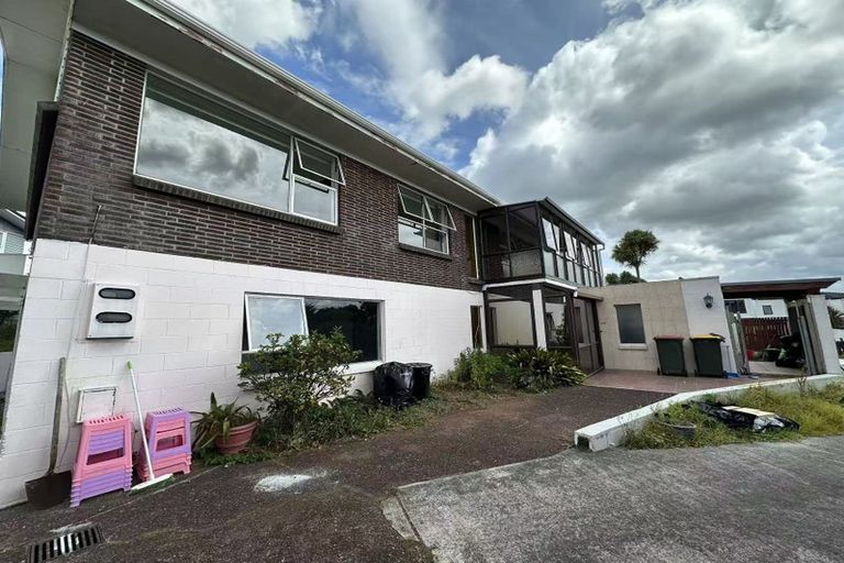 Photo of property in 10 Bendale Place, Papatoetoe, Auckland, 2025