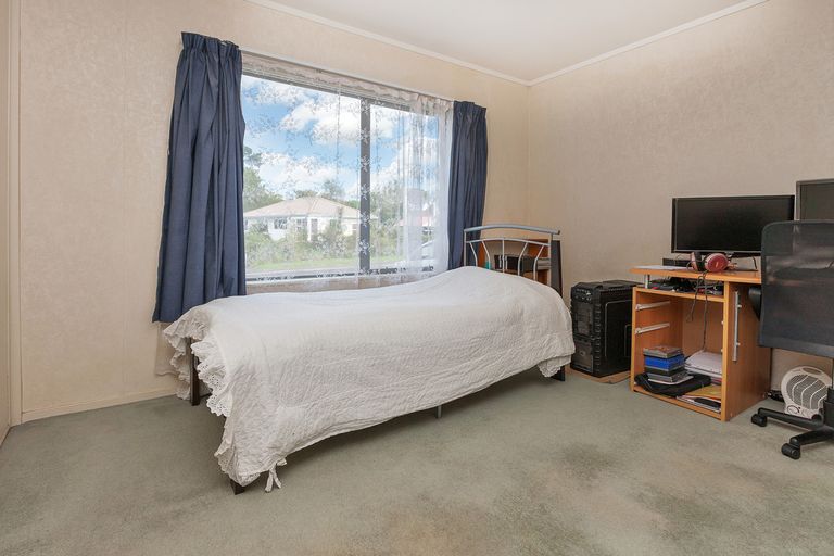 Photo of property in 65a Harmel Road, Glendene, Auckland, 0602