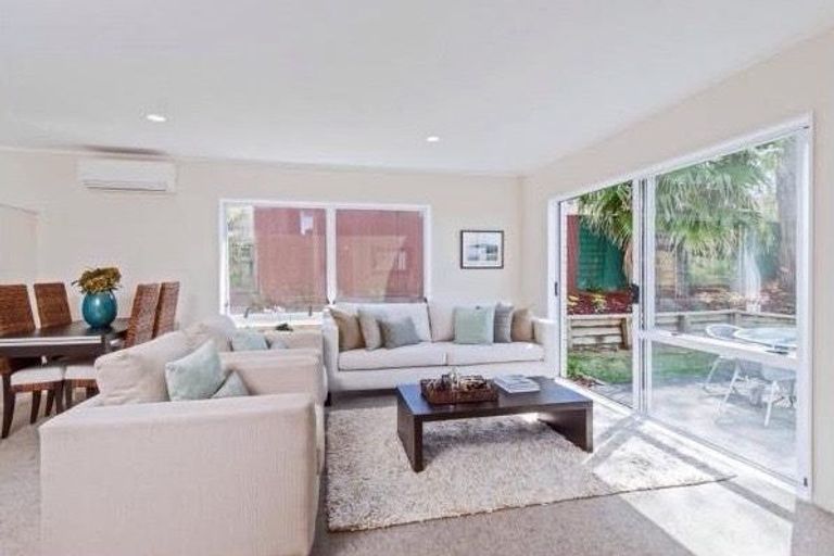 Photo of property in 1/17 Kells Place, Botany Downs, Auckland, 2010