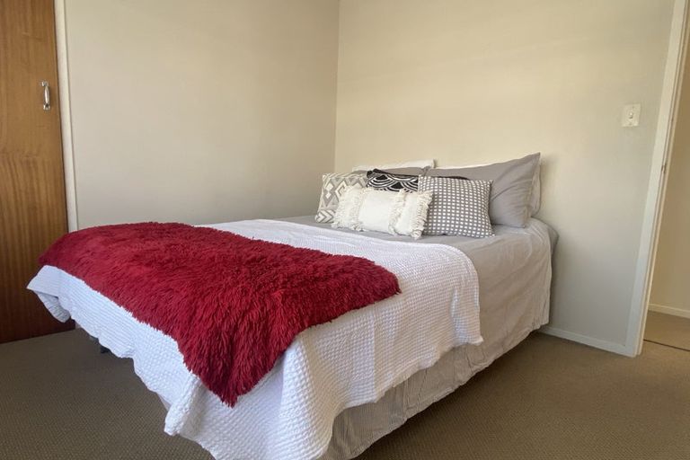 Photo of property in 114 Te Atatu Road, Te Atatu South, Auckland, 0610