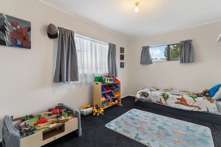 Photo of property in 96 Athena Drive, Totara Vale, Auckland, 0629