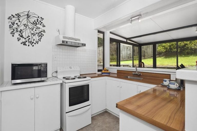 Photo of property in 1/17 Dianthus Place, Browns Bay, Auckland, 0630