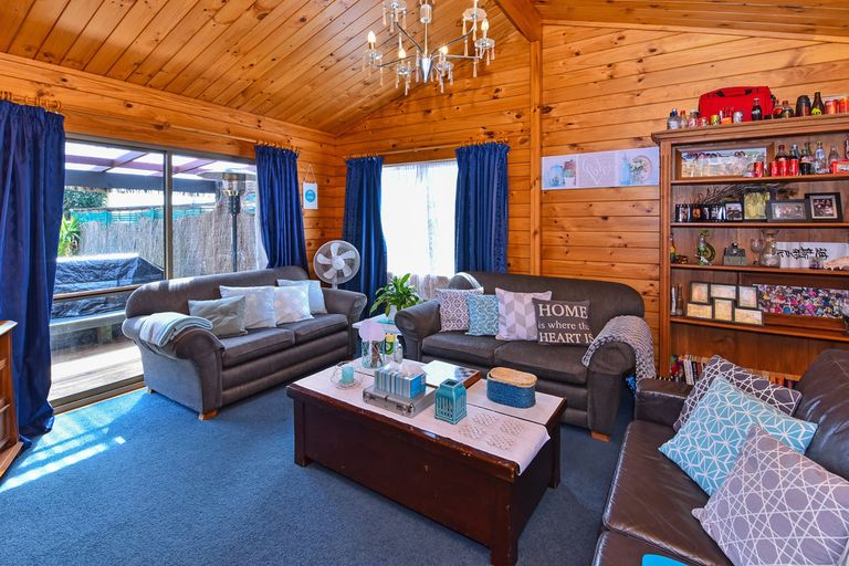 Photo of property in 31 Hadley Wood Drive, Wattle Downs, Auckland, 2103