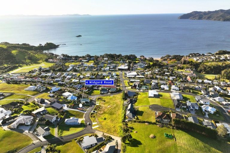 Photo of property in 4 Midgard Road, Coopers Beach, 0420