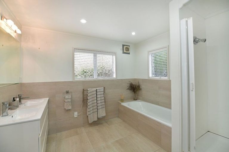 Photo of property in 3b Balmain Road, Birkenhead, Auckland, 0626