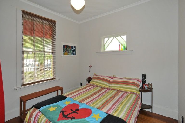 Photo of property in 13 Cave Road, Houghton Bay, Wellington, 6023
