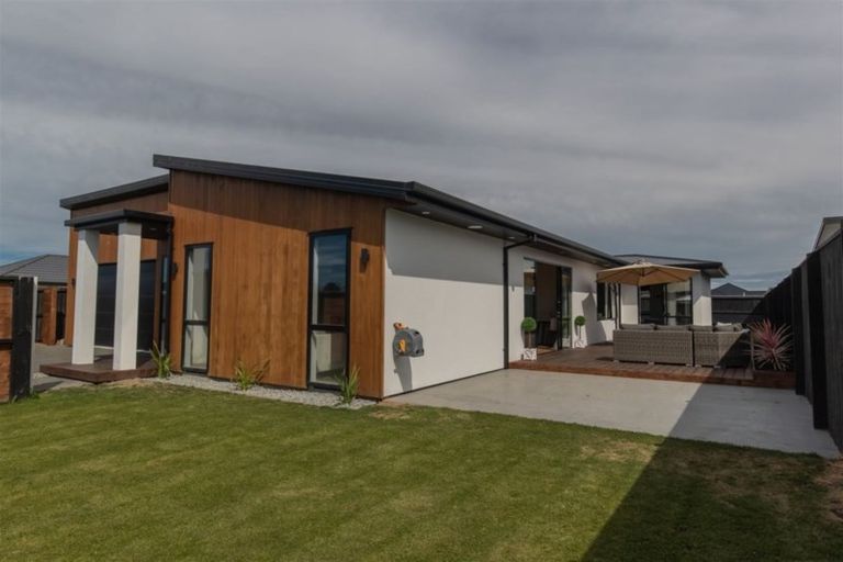 Photo of property in 28 Wakeman Way, Kaiapoi, 7630