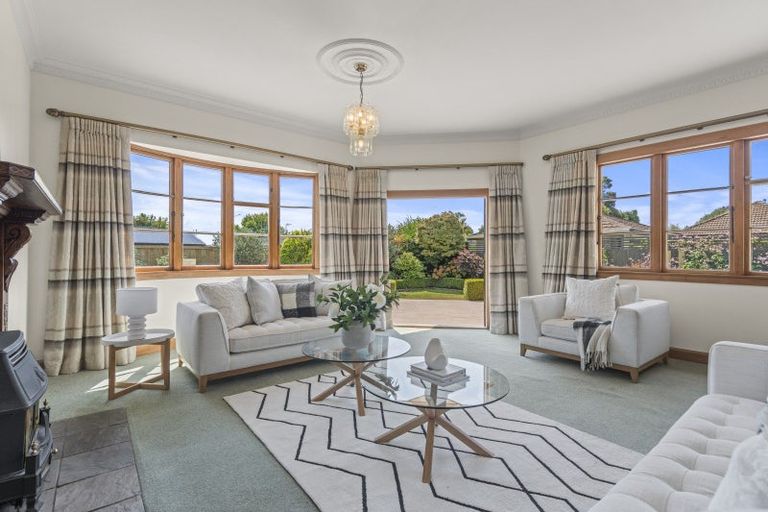 Photo of property in 35 Manapouri Crescent, Hokowhitu, Palmerston North, 4410