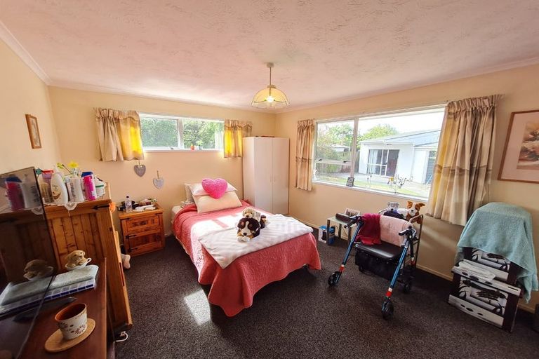 Photo of property in 18 Tamarisk Place, Parklands, Christchurch, 8083