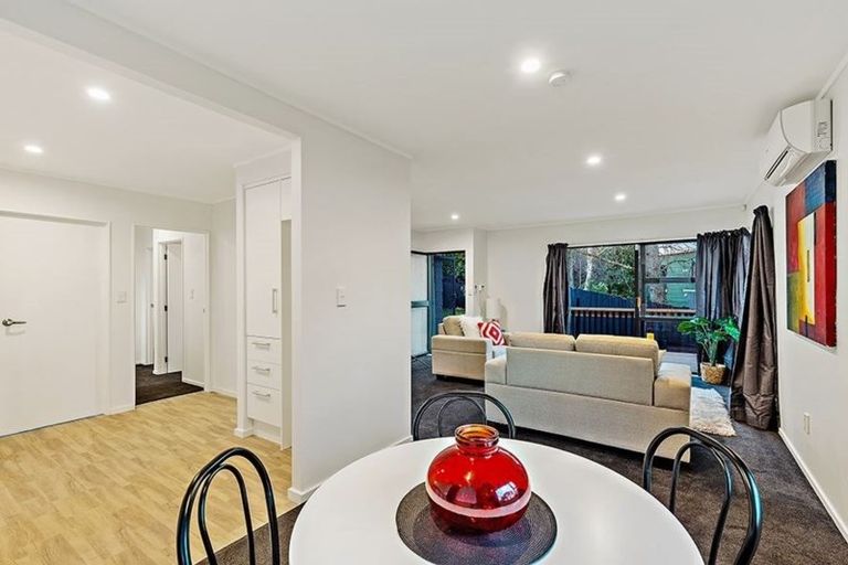 Photo of property in 2/2 Oreil Avenue, West Harbour, Auckland, 0618